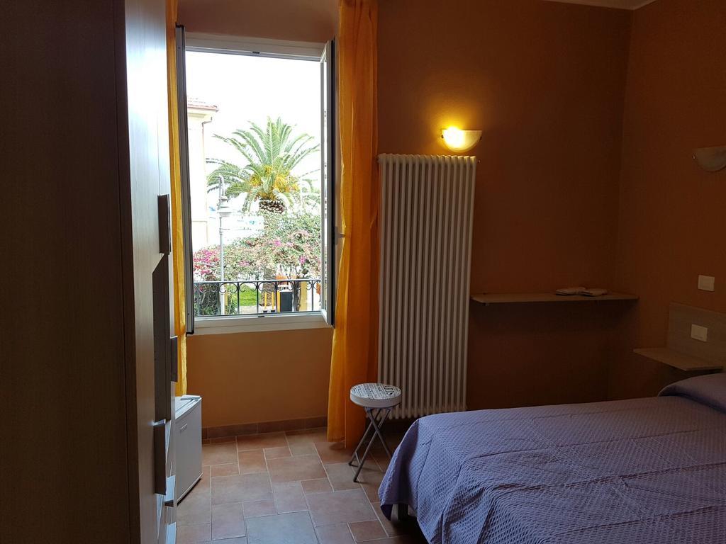 Perla Nera Guesthouse Imperia Eksteriør billede